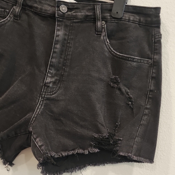 KanCan Black High-Waisted Jean Shorts with Frayed Hem - Picture 3 of 9